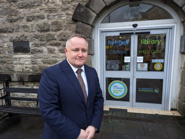 Denbighshire Library cuts raised with Minister